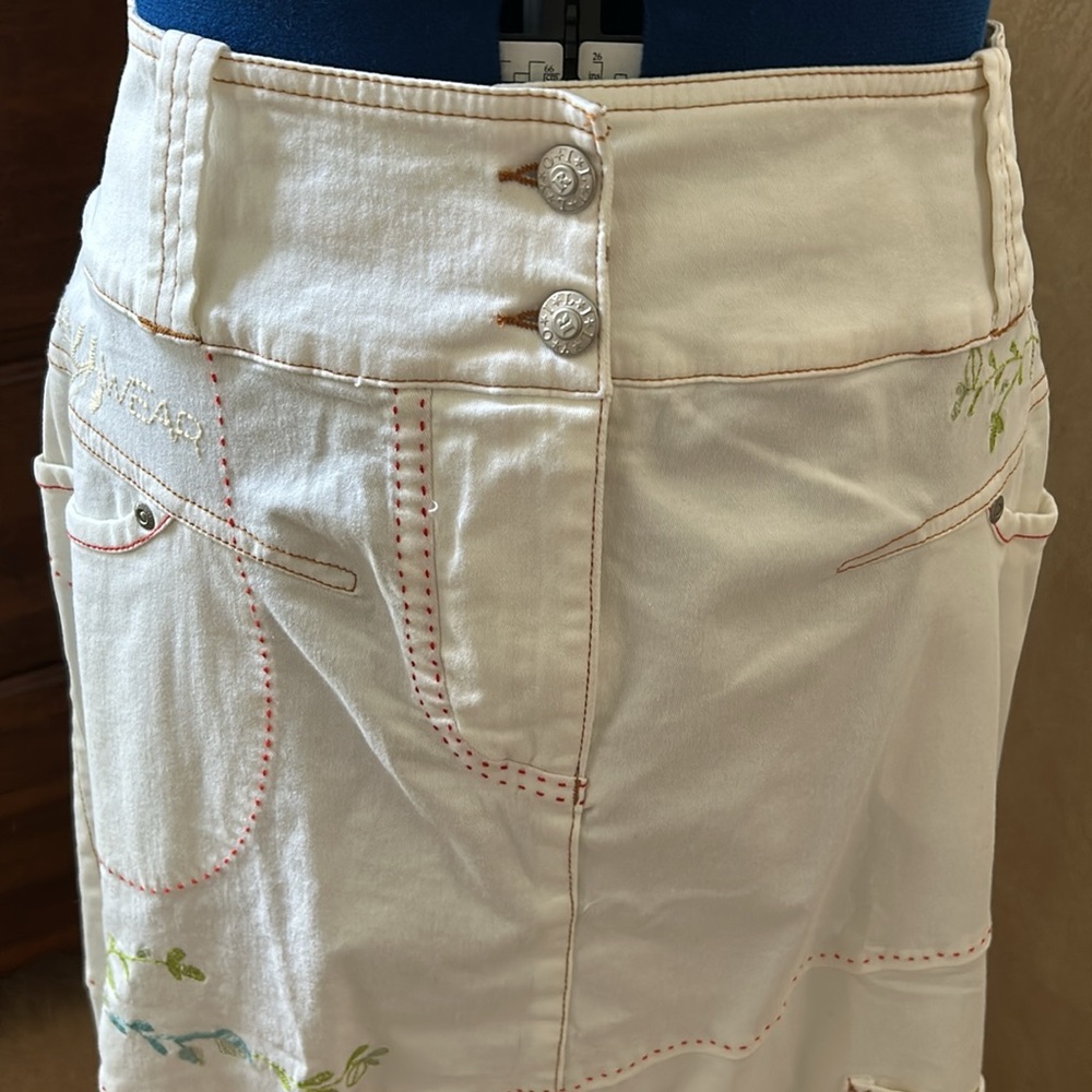 Vintage Oilily white cotton A-line skirt with embellished stitching. - Picture 2 of 12